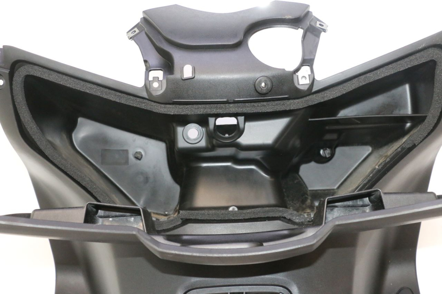 photo de TABLIER INTERIEUR YAMAHA X-MAX XMAX 125 (2010 - 2013) - Autre angle de vue