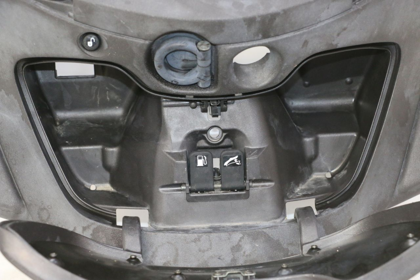 photo de TABLIER INTERIEUR PIAGGIO X9 EVOLUTION 125 (2003 - 2007)