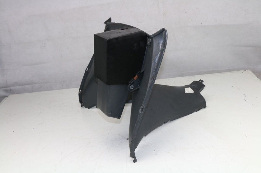 photo de TABLIER INTERIEUR YAMAHA YP MAJESTY 125 (2007 - 2010)