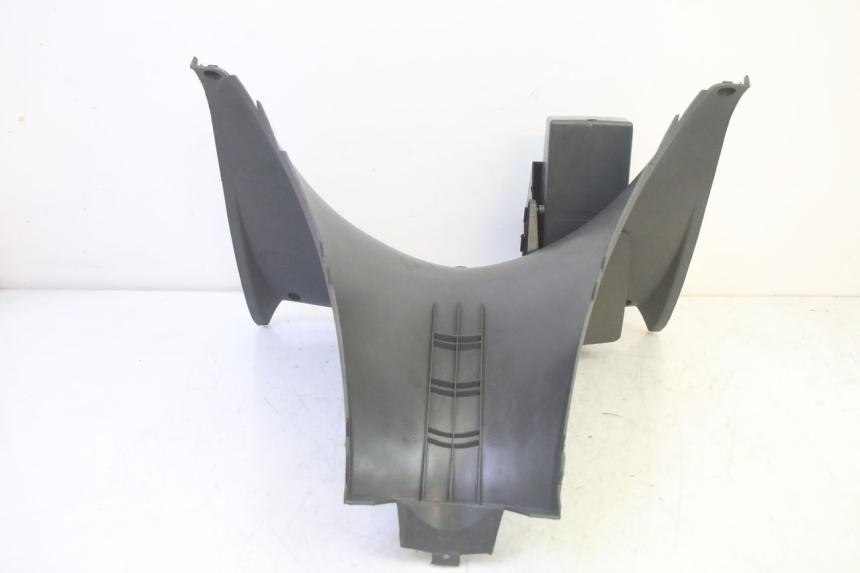 photo de TABLIER INTERIEUR YAMAHA YP MAJESTY 125 (2002 - 2006) - Points de fixation