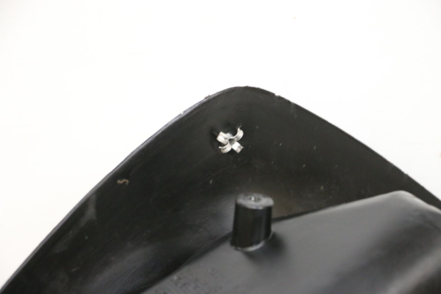 photo de TABLIER INTERIEUR PIAGGIO ZIP 2T 50 (2009 - 2019) - Gros plan technique