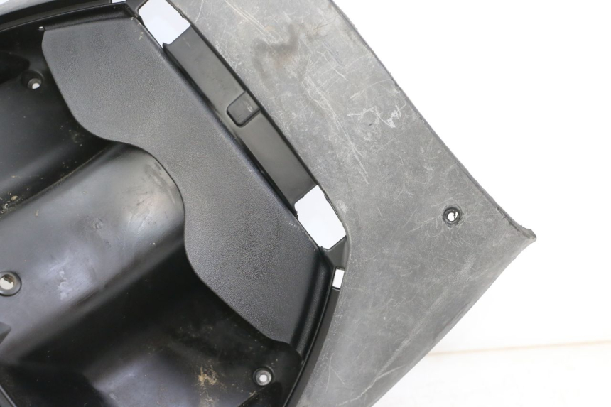 photo de TABLIER INTERIEUR PIAGGIO ZIP 4T 50 (2018 - 2020) - Vue rapprochée