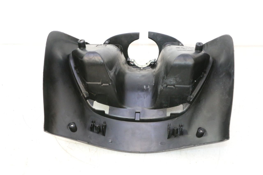 photo de TABLIER INTERIEUR PIAGGIO ZIP IGET 4T 50 (2021 - 2023) - Gros plan technique
