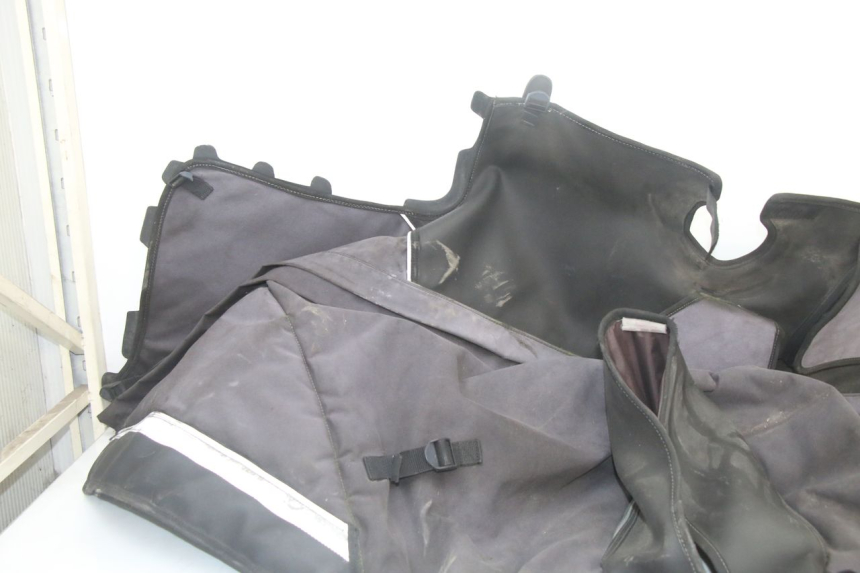 photo de TABLIER PROTECTION SUZUKI BURGMAN 125 (2018 - 2021) - Détail de la pièce