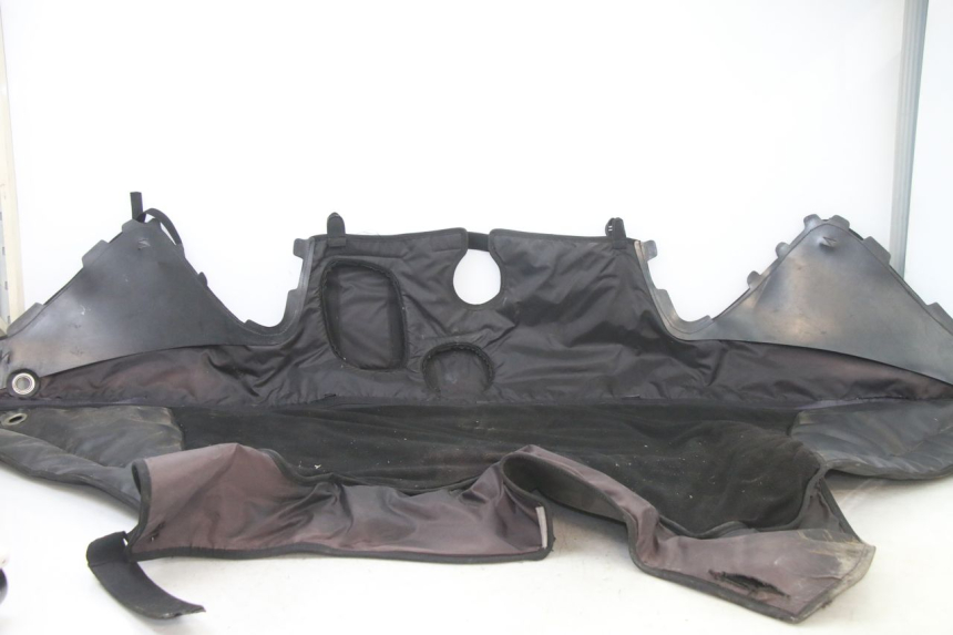 photo de TABLIER PROTECTION SUZUKI BURGMAN 125 (2018 - 2021) - Détails caractéristiques