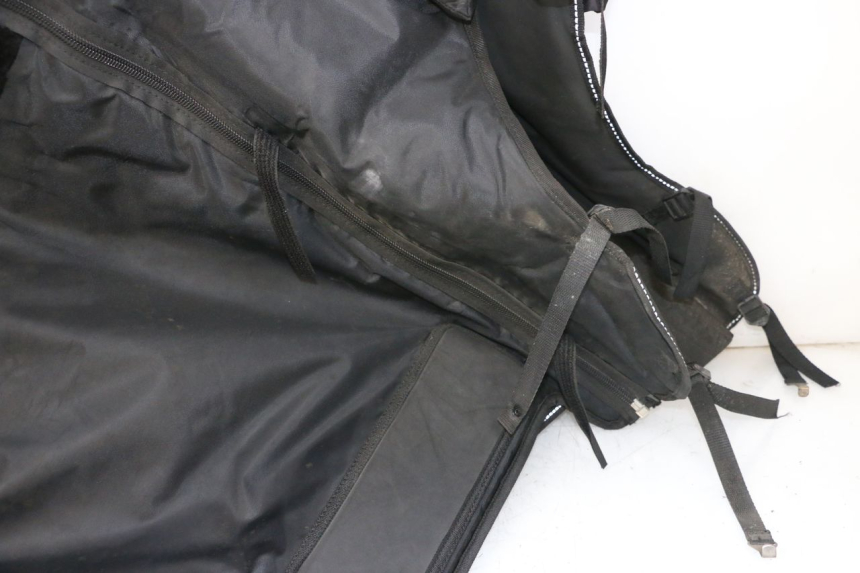 photo de TABLIER PROTECTION PIAGGIO MP3 HPE 300 (2019 - 2026) - Points de fixation