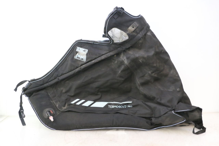 photo de TABLIER PROTECTION PIAGGIO MP3 HPE 530 (2022 - 2026) - Gros plan technique