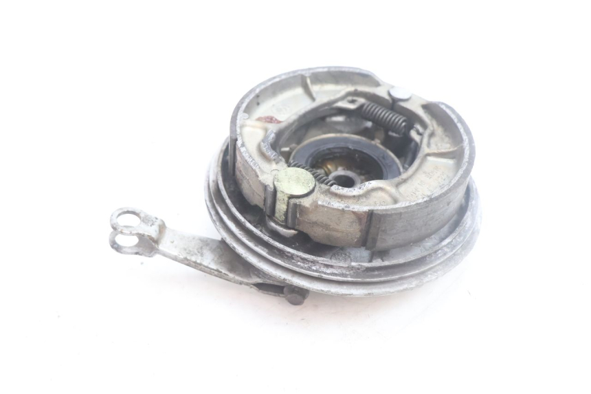 photo de TAMBOUR AVANT HONDA SCV LEAD 100 (2003 - 2007) - Marquages et références