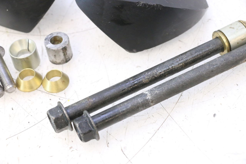photo de TAMPON MOTEUR YAMAHA YZF R6 600 (2008 - 2009) - Points de fixation