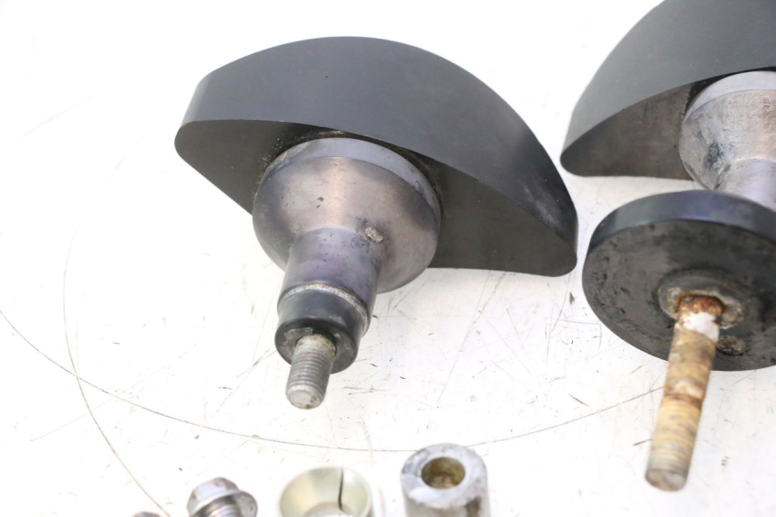 photo de TAMPON MOTEUR YAMAHA YZF R6 600 (2008 - 2009) - Marquages et références