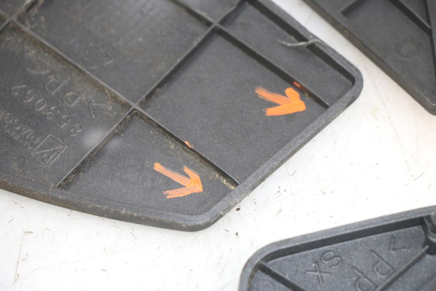 photo de TAPIS MARCHE PIED APRILIA SR 2T 50 (2012 - 2017)