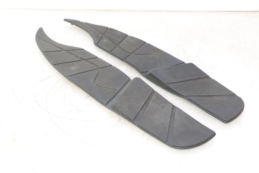 photo de TAPIS MARCHE PIED APRILIA ATLANTIC S 125 (2010 - 2013) - Détail de la pièce
