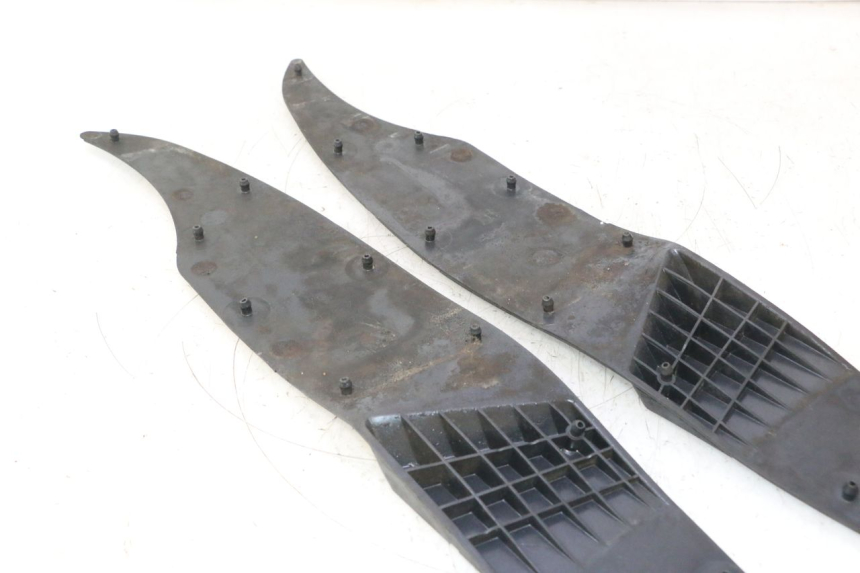 photo de TAPIS MARCHE PIED APRILIA ATLANTIC S 125 (2010 - 2013) - Points de fixation