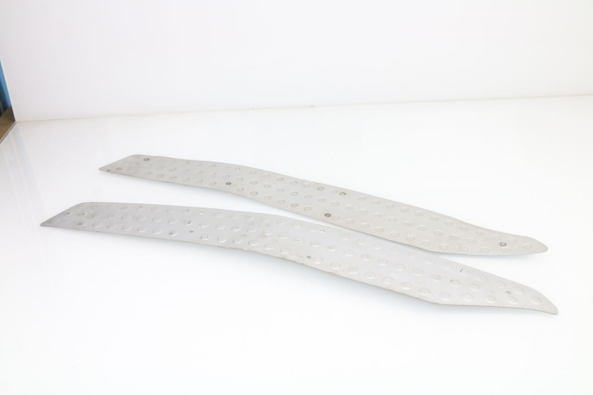 photo de TAPIS MARCHE PIED JONWAY AZTRAL 125 (2008 - 2017)