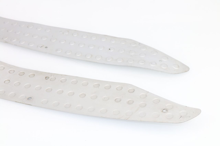 photo de TAPIS MARCHE PIED JONWAY AZTRAL 125 (2008 - 2017)