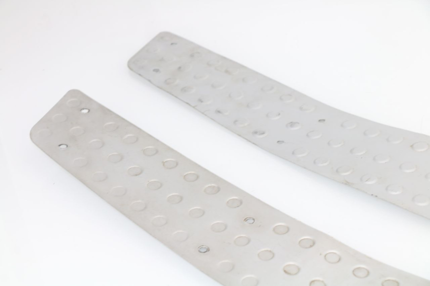 photo de TAPIS MARCHE PIED JONWAY AZTRAL 125 (2008 - 2017)