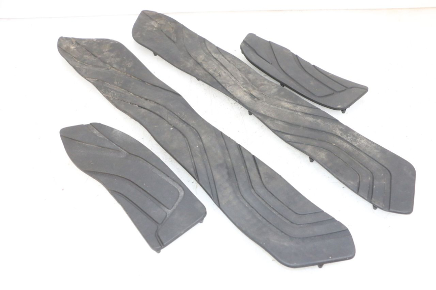 photo de TAPIS MARCHE PIED SUZUKI BURGMAN 650 (2013 - 2020)