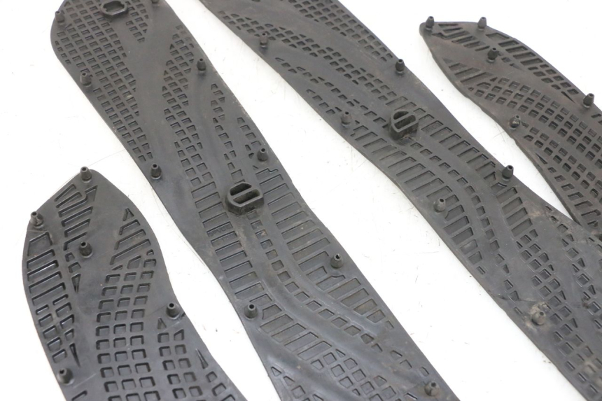 photo de TAPIS MARCHE PIED SUZUKI BURGMAN 650 (2013 - 2020)