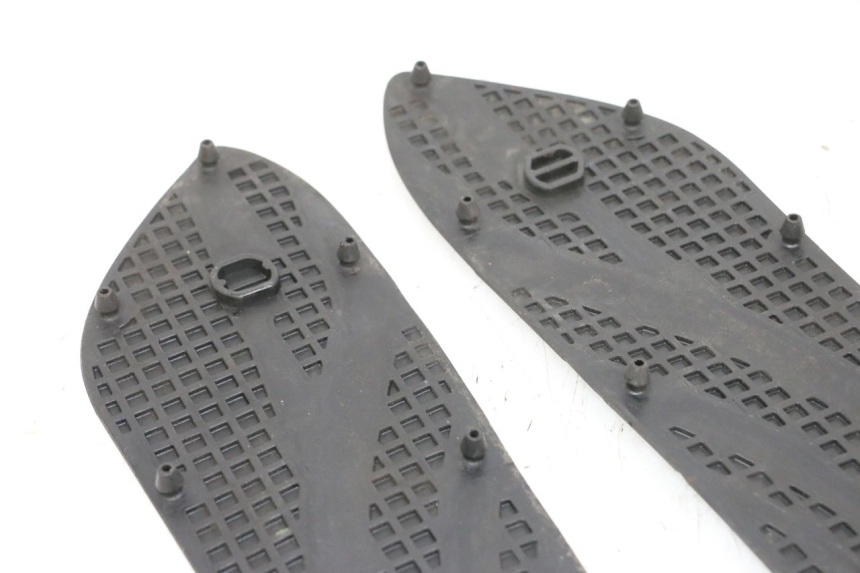 photo de TAPIS MARCHE PIED SUZUKI BURGMAN 650 (2013 - 2020)