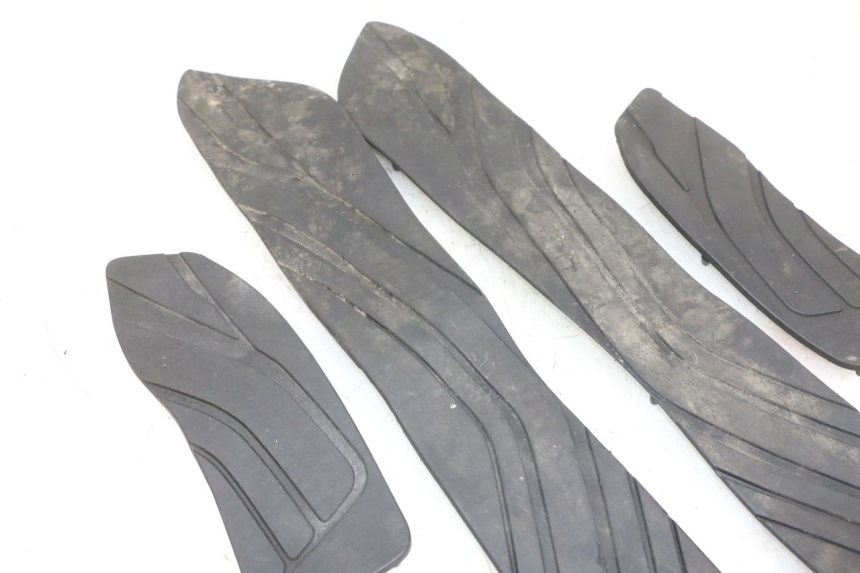 photo de TAPIS MARCHE PIED SUZUKI BURGMAN 650 (2013 - 2020)