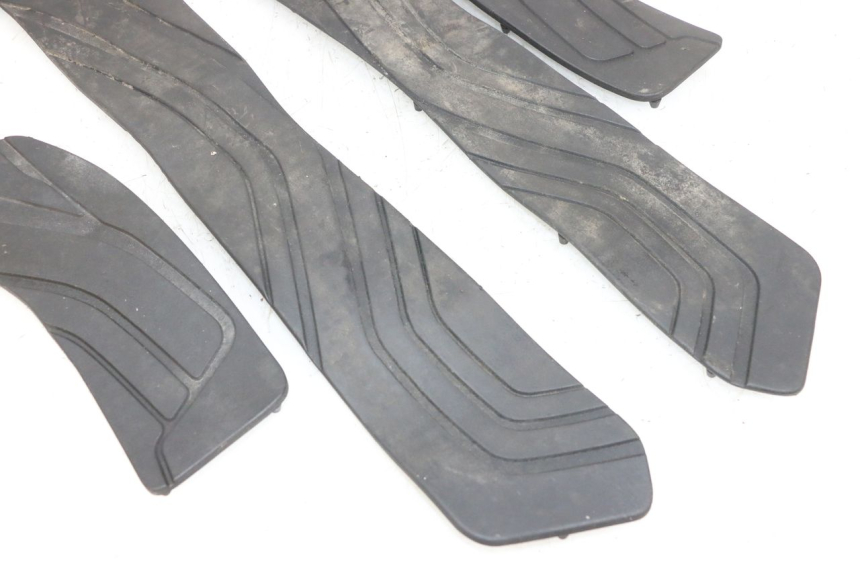 photo de TAPIS MARCHE PIED SUZUKI BURGMAN 650 (2013 - 2020)