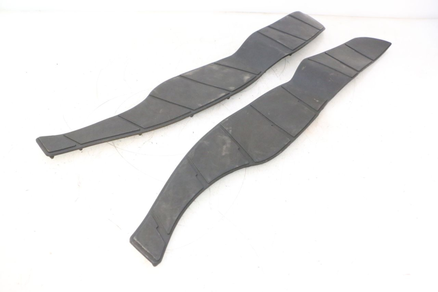 photo de TAPIS MARCHE PIED SUZUKI BURGMAN 125 (2007 - 2014) - Vue principale