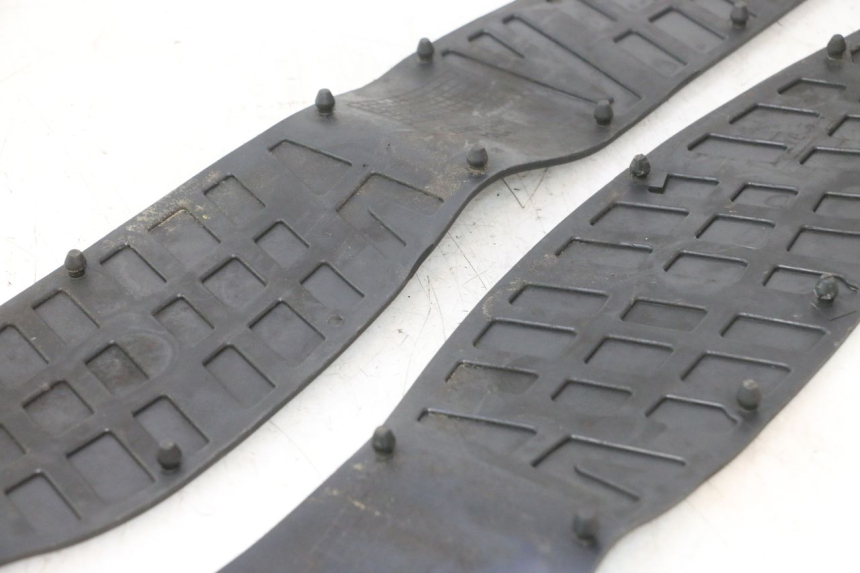 photo de TAPIS MARCHE PIED SUZUKI BURGMAN 125 (2007 - 2014) - Zoom état d’usage