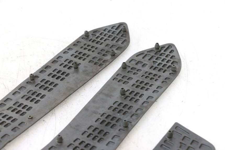 photo de TAPIS MARCHE PIED SUZUKI BURGMAN EXECUTIVE ABS 650 (2006 - 2012) - Autre angle de vue