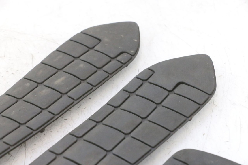 photo de TAPIS MARCHE PIED SUZUKI BURGMAN EXECUTIVE ABS 650 (2006 - 2012) - État de surface