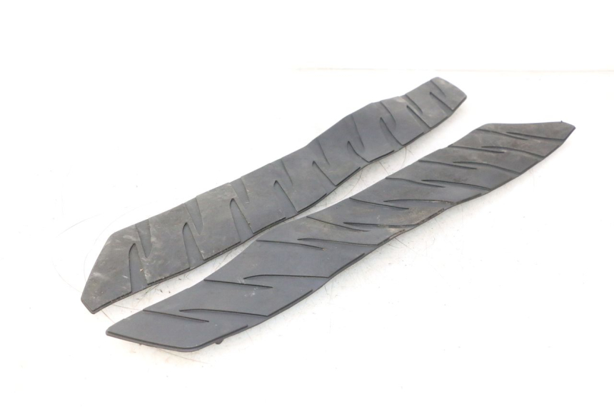 photo de TAPIS MARCHE PIED HONDA FJS SILVER WING SILVERWING 400 (2005 - 2008) - Vue principale