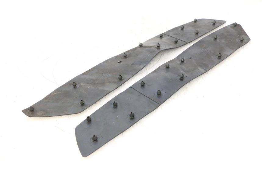 photo de TAPIS MARCHE PIED HONDA FJS SILVER WING SILVERWING 400 (2005 - 2008) - Gros plan technique