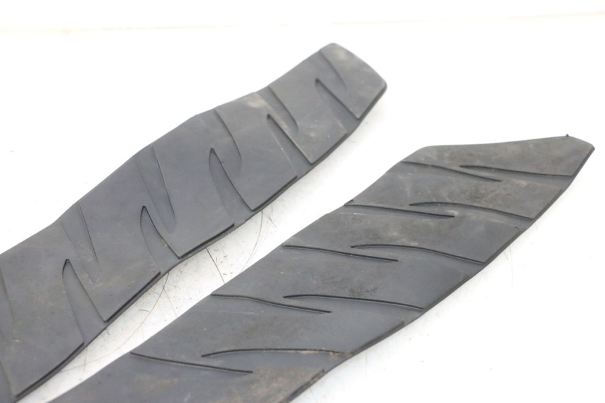 photo de TAPIS MARCHE PIED HONDA FJS SILVER WING SILVERWING 400 (2005 - 2008) - Vue d’ensemble