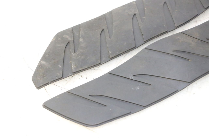 photo de TAPIS MARCHE PIED HONDA FJS SILVER WING SILVERWING 400 (2005 - 2008) - État de surface