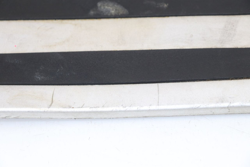 photo de TAPIS MARCHE PIED GOWINN DOLCE VITA 125 (2007 - 2013)