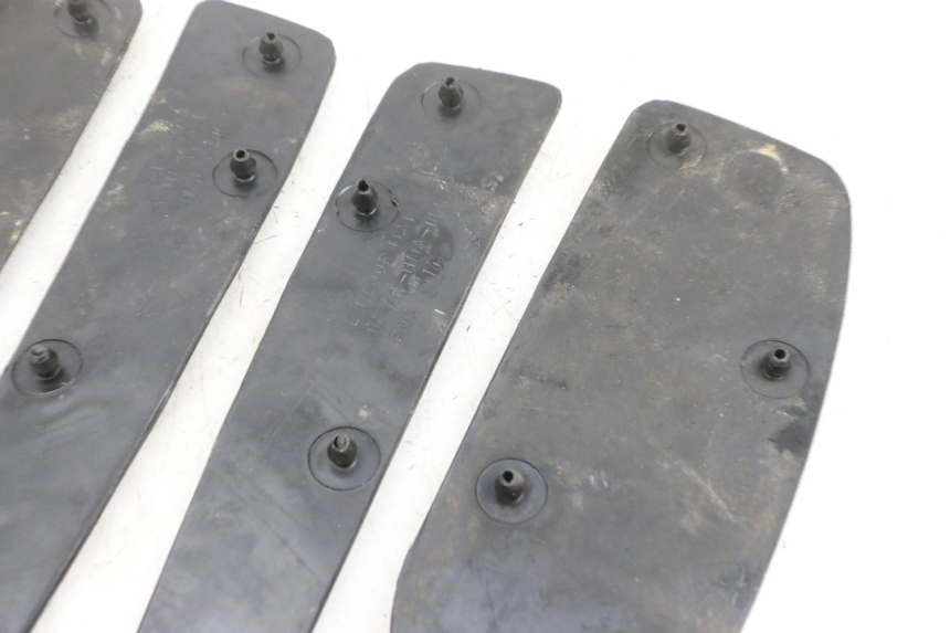 photo de TAPIS MARCHE PIED SYM GTS EVO 125 (2009 - 2013) - Détail de la pièce