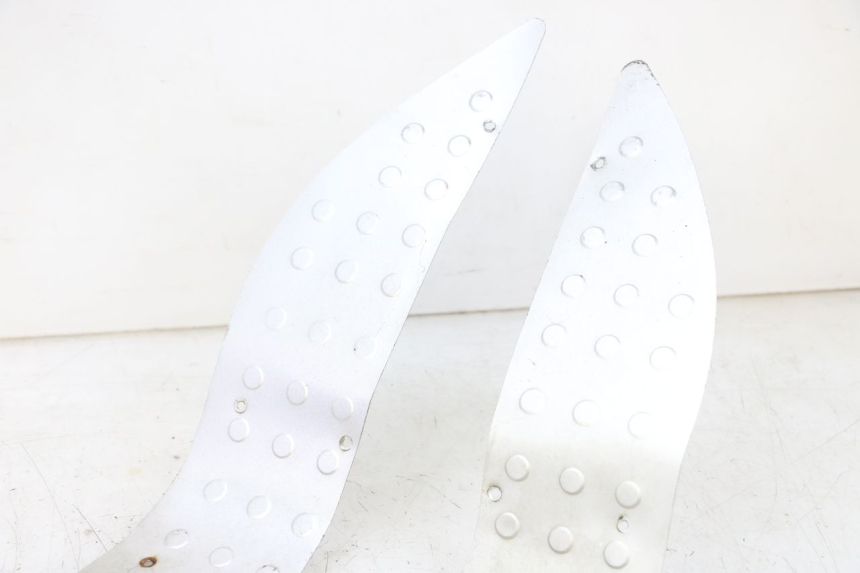 photo de TAPIS MARCHE PIED JM MOTORS GTS 125 (2015 - 2019) - Autre angle de vue