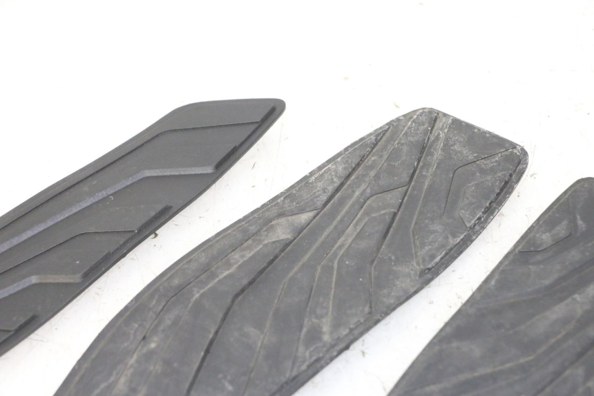 photo de TAPIS MARCHE PIED SYM JOYMAX 125 (2010 - 2017)