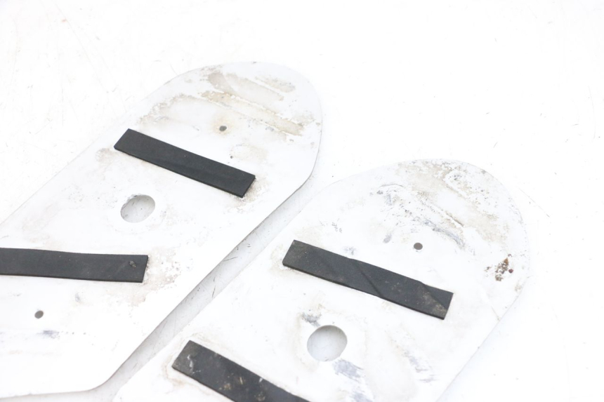 photo de TAPIS MARCHE PIED PEUGEOT KISBEE 4T 50 (2018 - 2022) - Zoom état d’usage