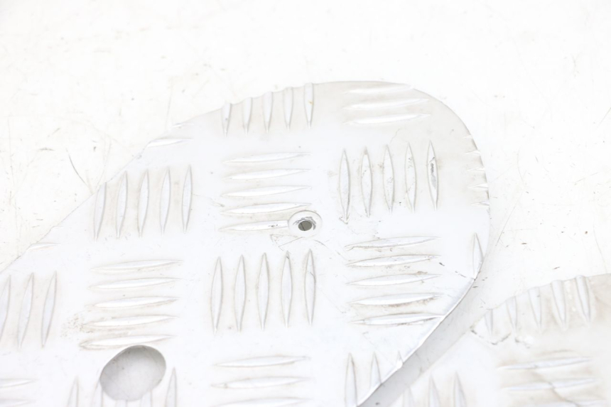 photo de TAPIS MARCHE PIED PEUGEOT KISBEE 4T 50 (2018 - 2022) - Vue d’ensemble