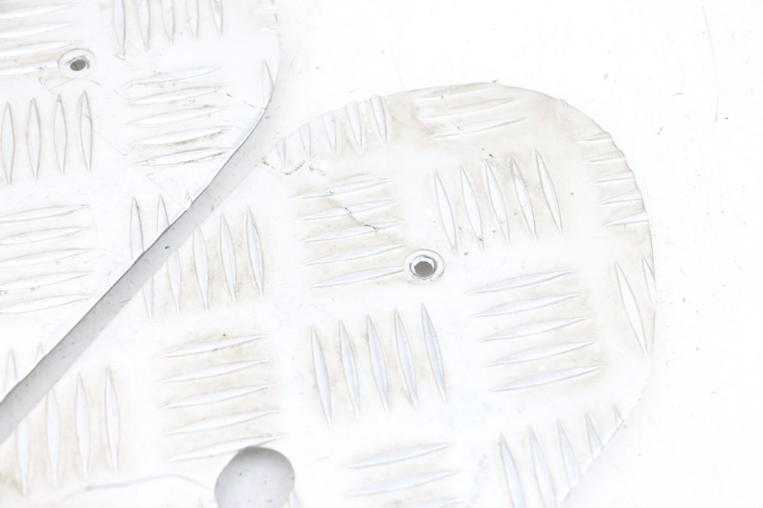 photo de TAPIS MARCHE PIED PEUGEOT KISBEE 4T 50 (2018 - 2022) - Points de fixation