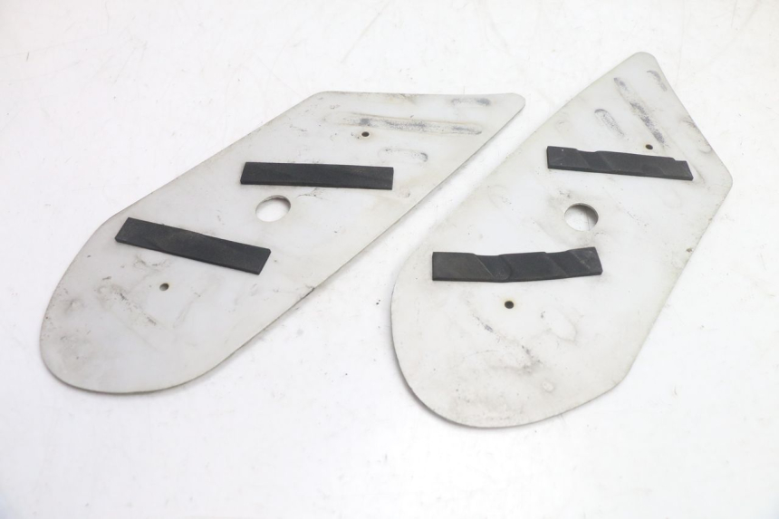 photo de TAPIS MARCHE PIED PEUGEOT KISBEE 4T 50 (2018 - 2022) - Zoom état d’usage