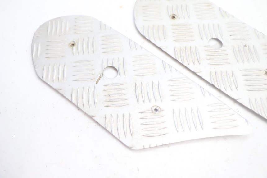 photo de TAPIS MARCHE PIED PEUGEOT KISBEE 4T 50 (2018 - 2022) - Détail de la pièce