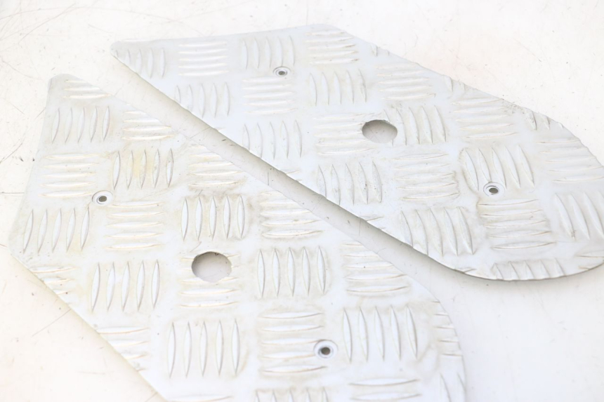photo de TAPIS MARCHE PIED PEUGEOT KISBEE 4T 50 (2023 - 2026) - Détail de la pièce