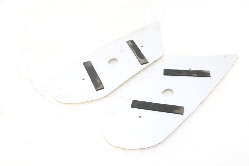 photo de TAPIS MARCHE PIED PEUGEOT KISBEE 4T 50 (2023 - 2026) - Gros plan technique