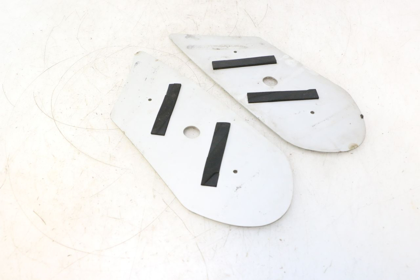 photo de TAPIS MARCHE PIED PEUGEOT KISBEE 4T 50 (2018 - 2022) - Zoom état d’usage