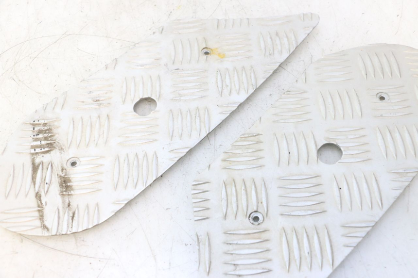 photo de TAPIS MARCHE PIED PEUGEOT KISBEE 4T 50 (2018 - 2022) - Vue d’ensemble