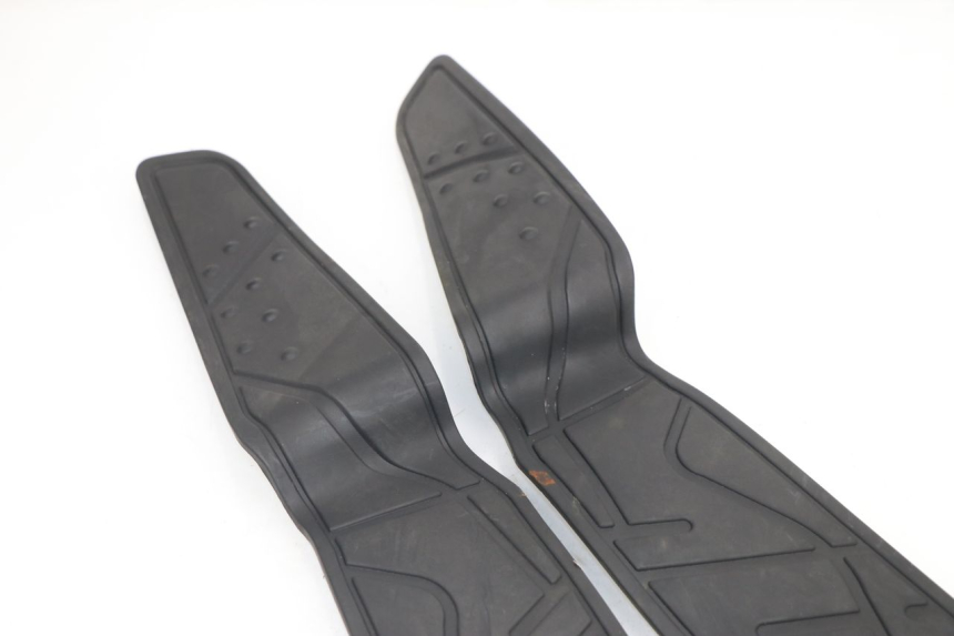 photo de TAPIS MARCHE PIED KYMCO XCITING 500 (2007 - 2010)