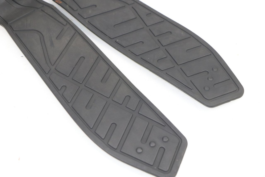photo de TAPIS MARCHE PIED KYMCO XCITING 500 (2007 - 2010)