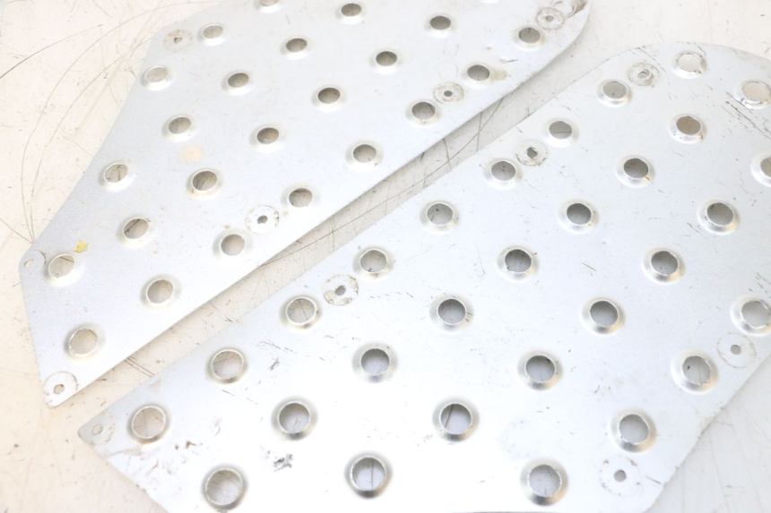 photo de TAPIS MARCHE PIED KEEWAY MATRIX RX9 125 (2006 - 2007) - Zoom état d’usage