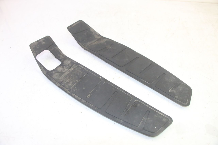 photo de TAPIS MARCHE PIED PIAGGIO MP3 HPE 350 (2018 - 2020) - Détail de la pièce